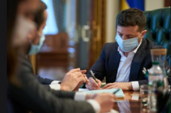 Зеленський обговорив з головами ОДА виплату надбавок лікарям