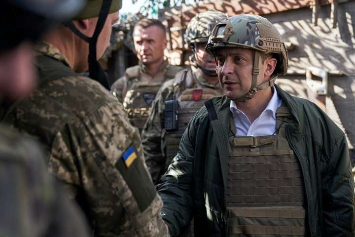 Президент України нагородив 32 військових орденами і медалями