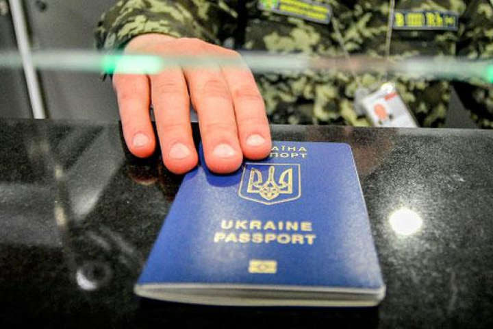 Українці скоро не зможуть їздити до Білорусі за внутрішніми паспортами