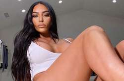 Ким Кардашьян обнажилась ради рекламы собственного бренда косметики (фото)