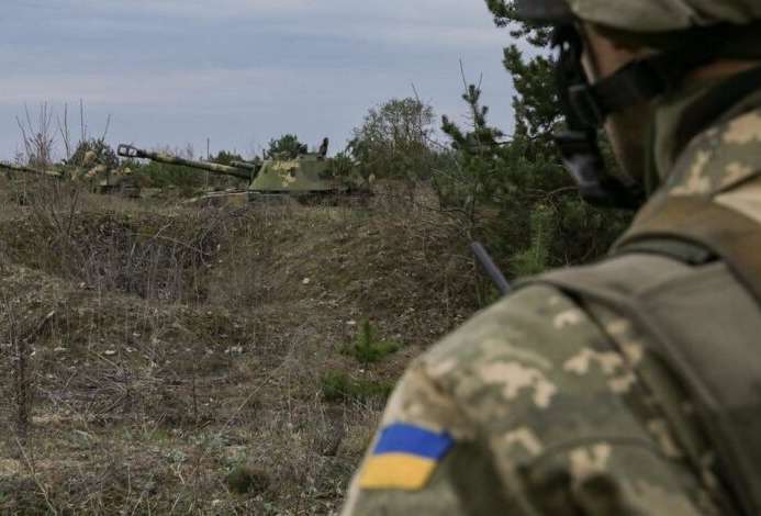 На Луганщині поранено українського військового