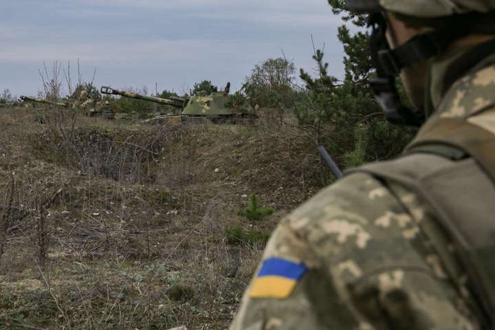 На востоке Украины военный получил осколочное ранение