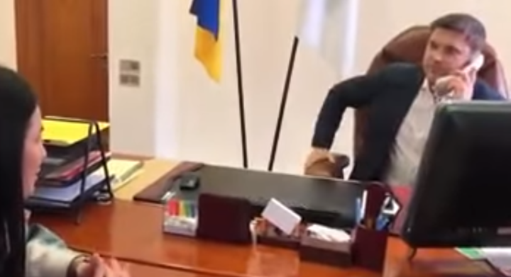 Голова Одеської ОДА викликав Нацгвардію, щоб врятуватися від «страшних» питань журналістки (відео)