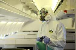  Процесс дезинфекции самолета 