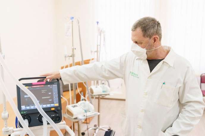 Вінницькій міській лікарні передали апарати для штучної вентиляції легень