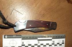 Різанина в Києві: чоловік вдарив ножем батька своєї співмешканки (фото)