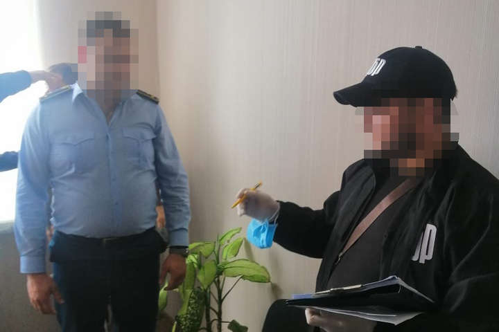 Посадовця Одеської митниці затримали на хабарі
