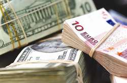 Курс валют: долар у столичних обмінниках впав нижче 27 гривень