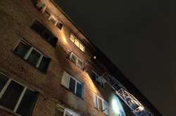 Вночі у Києві палала багатоповерхівка: загинув чоловік (фото, відео)