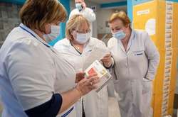 Почти все области выплатили медикам обещанные надбавки, утверждают в МОЗ