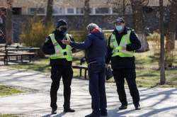 Правоохоронці патрулюють публічні місця, парки та сквери, вулиці Києва