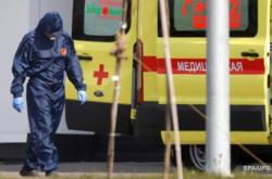 Всього з початку поширення коронавірусу в Росії померли 2305 осіб