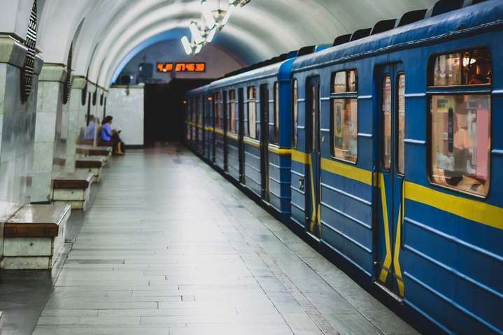 У київському метро розповіли, коли відкриються і що робити з простроченими проїзними