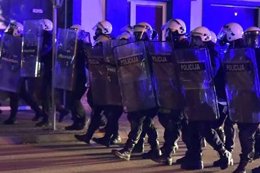 Беспорядки в Черногории привели к ранениям более чем 20 полицейских