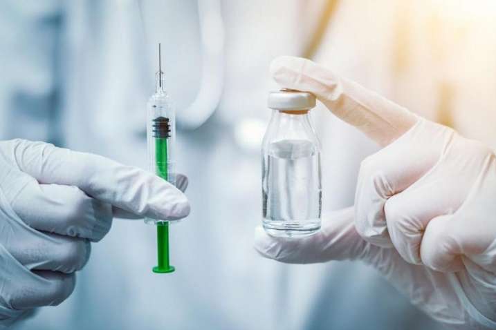У ЄС очікують, що вакцина від коронавірусу може бути схвалена через рік