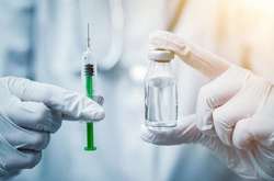 У ЄС очікують, що вакцина від коронавірусу може бути схвалена через рік