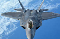 У США поблизу авіабази розбився винищувач F-22