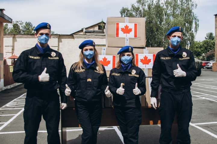 Канадська поліцейська місія передала Нацгвардії 17 тис. респіраторів