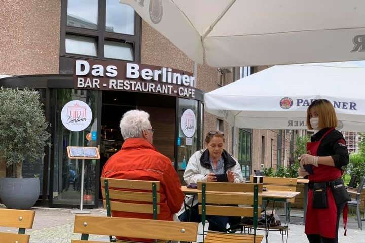 Німеччина поступово відкриває ресторани, бари та кафе
