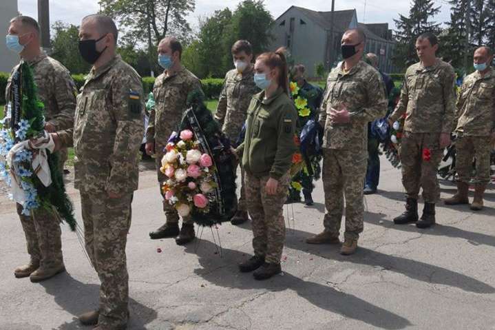 На Вінниччині попрощалися із загиблим на Донбасі бійцем