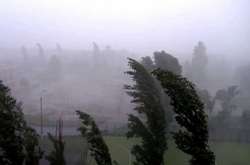 Потужний вітер з поривами передбачається на всій території країни