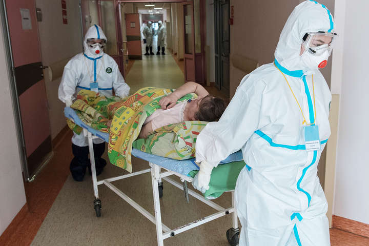 ЗМІ: луганських лікарів кличуть у Москву лікувати хворих на Covid-19