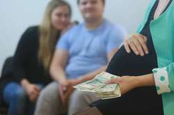 Католицькі церкви в Україні закликали владу заборонити сурогатне материнство