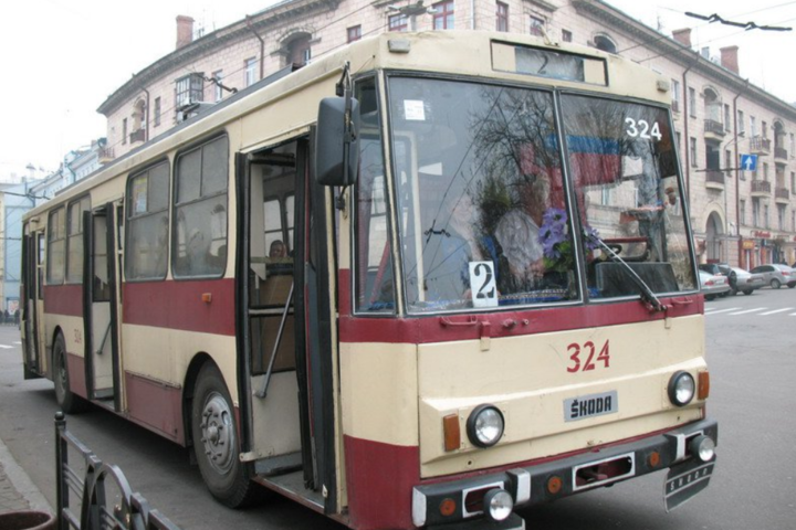 У Чернівцях тролейбуси відновили рух: хто має право на проїзд