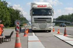 На всіх в’їздах у Київ запрацювали комплекси зважування вантажівок