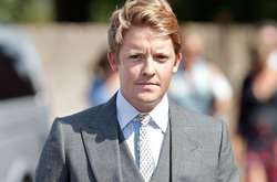 Хью Гровенор  – 7-й герцог Вестминстер с 9 августа 2016 года, третий ребенок и единственный сын Джеральда Гросвенора, 6-го герцога Вестминстер. и его жены Натальи Филлипс