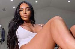  39-летняя Ким Кардашьян устроила дерзкую фотосессию 
  