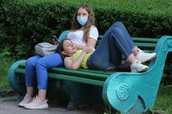 У Вінниці лише послабили карантин, а вінничани вже знімають маски