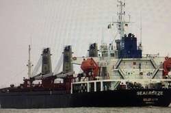 Суд повторно заарештував корабель, який незаконно видобував пісок в окупованому Криму
