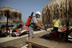 В Греции открылось 500 пляжей