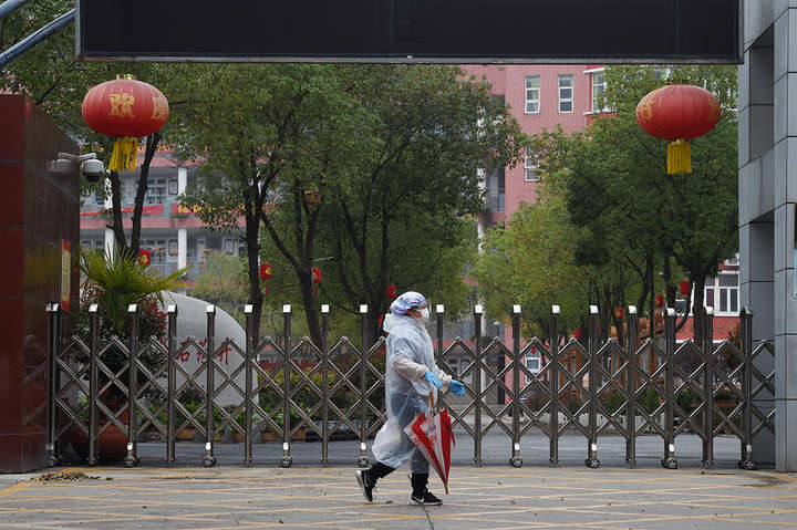 У Китаї ізолювали понад 100 млн осіб через спалах коронавірусу