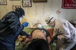 Как украинские медики без лекарств и современного оборудования дают бой коронавирусу (видео)