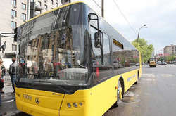 У Києві запускають ще три спецрейси автобусних маршрутів (перелік)