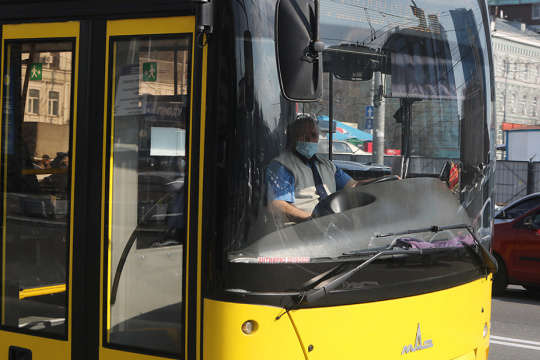 Удвічі менше пасажирів і всі в масках: як працюватиме столичний транспорт після 22 травня