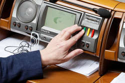 «За» проект закона проголосовали 288 народных депутатов