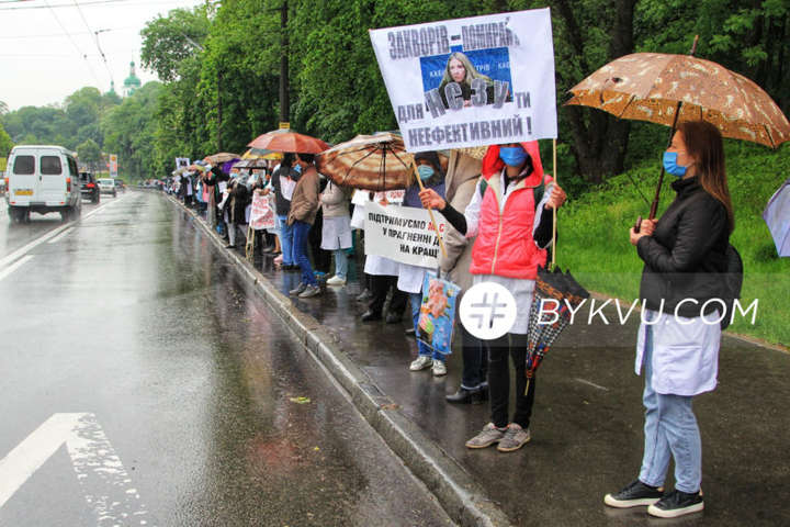 Врачи психбольницы устроили митинг в Киеве