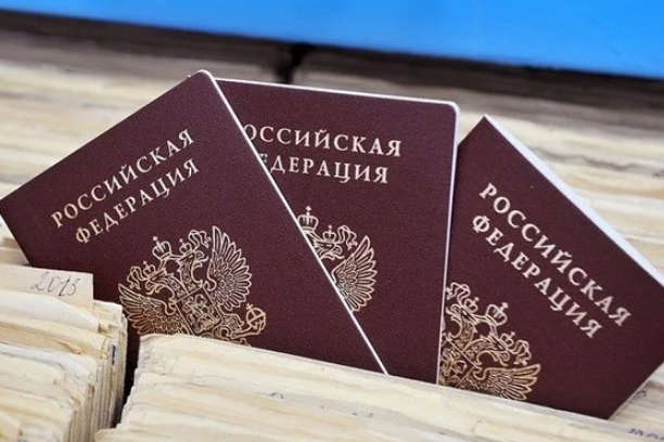 Понад 100 тисяч українців отримали з початку року російські паспорти