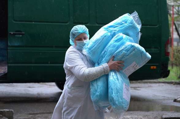 Міністерство охорони здоров'я заплатило 17 млн за костюми біозахисту по 488 грн