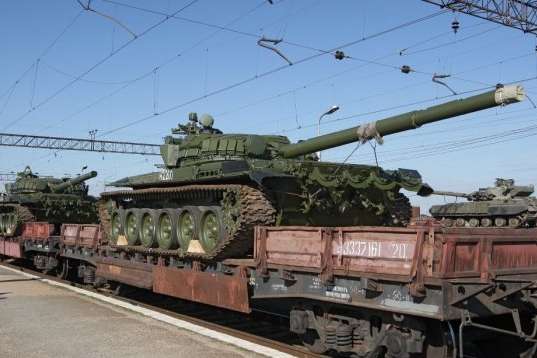 Росія перекинула на Донбас три вагони з боєприпасами і танки, – розвідка