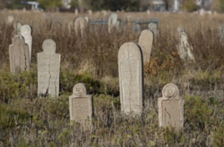 В окупованому Криму вандали осквернили могили кримських татар