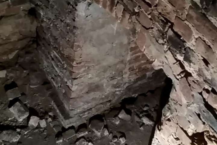 Під замком у Луцьку науковці знайшли таємничі підземні кімнати