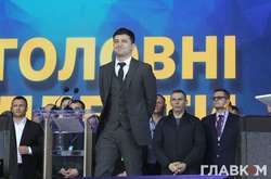 Зеленський старається уникати конфліктів, часто затягуючи в часі практично до безкінечності всі конфліктні теми