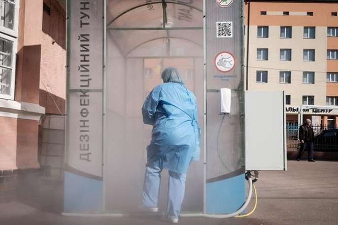 Коронавірус на Буковині: інфекційні відділення трьох лікарень заповнені на 100%