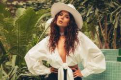 Настя в постели: Каменских подчеркнула свои формы эротическим изгибом