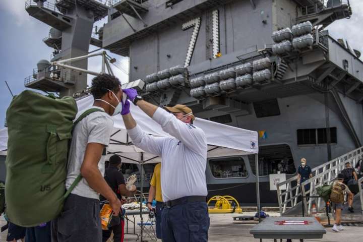 У моряків американського авіаносця повторно виявили коронавірус