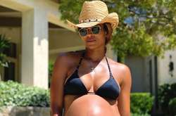 Беременная певица Сиара поделилась пикантными фото в бикини (фото)